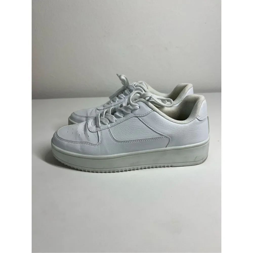 Time & Tru Faux Leather Sneakers Women's 9 White Shoes Classic Court Casual